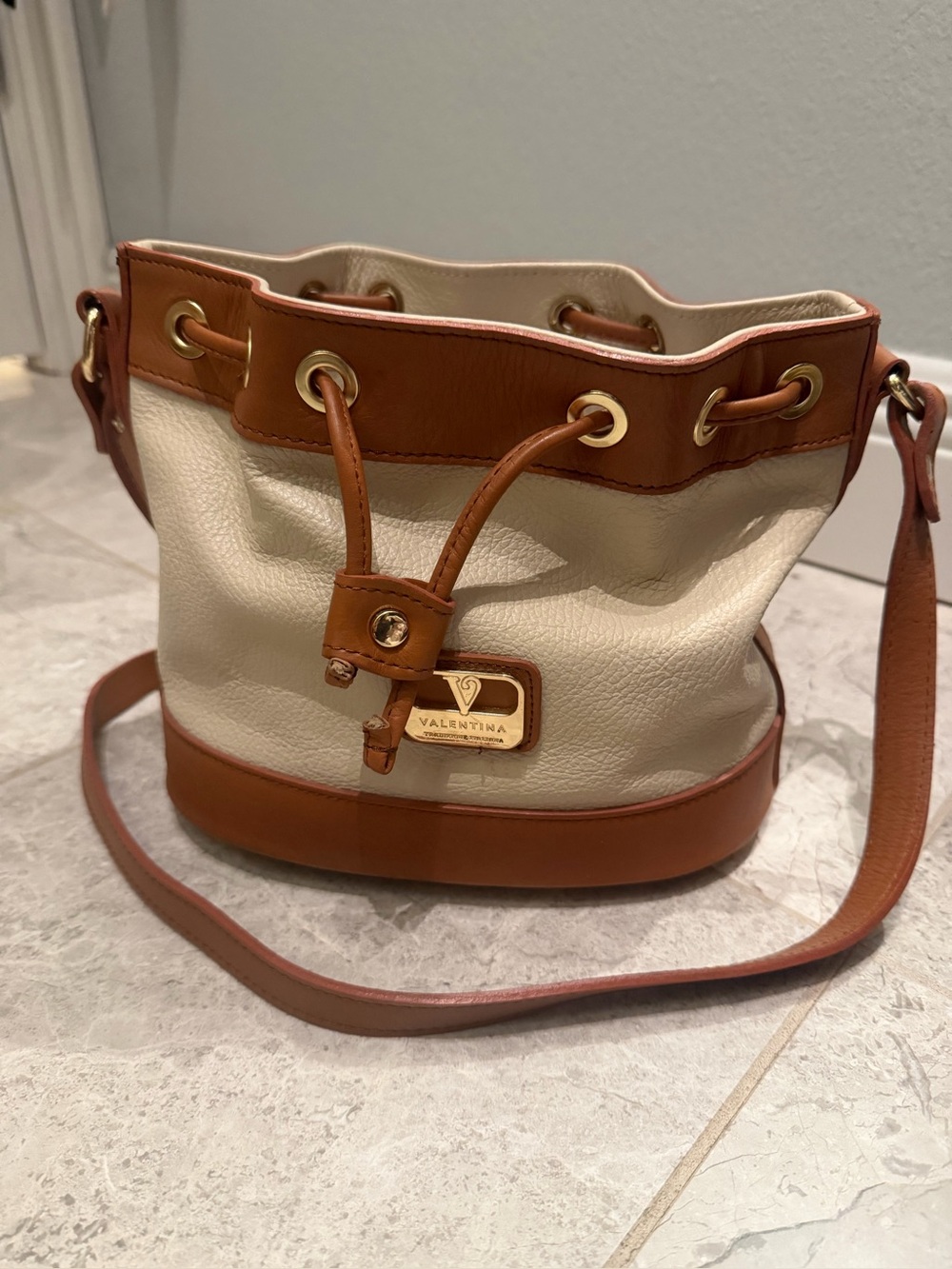 Valentina Firenze Italy Cream & Cognac Leather Drawstring Bucket Crossbody Bag